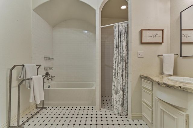 106 Fairwater Drive, Montgomery, TX 77356