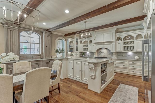 106 Fairwater Drive, Montgomery, TX 77356