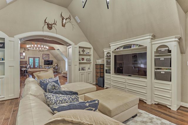 106 Fairwater Drive, Montgomery, TX 77356