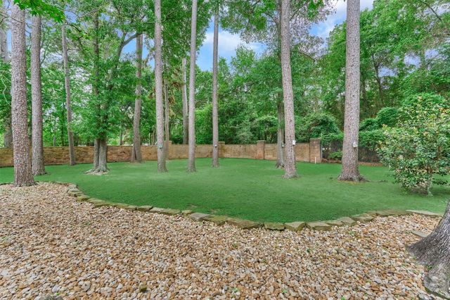 106 Fairwater Drive, Montgomery, TX 77356