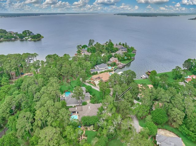 106 Fairwater Drive, Montgomery, TX 77356