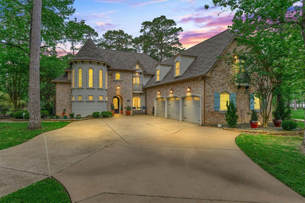 106 Fairwater Drive, Montgomery, TX 77356