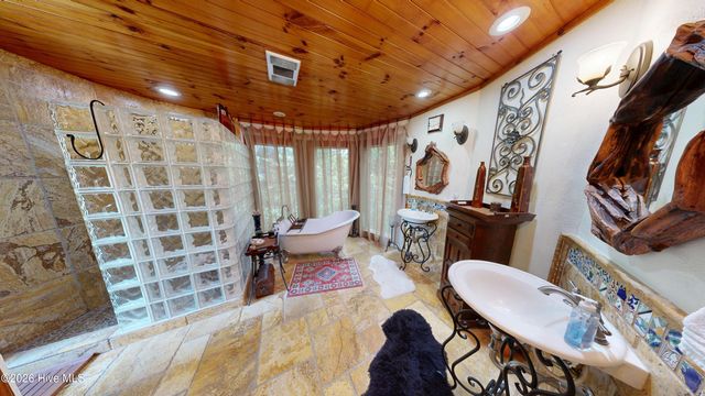520 Whiteside Gap Road, Robbinsville, NC 28771