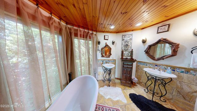 520 Whiteside Gap Road, Robbinsville, NC 28771