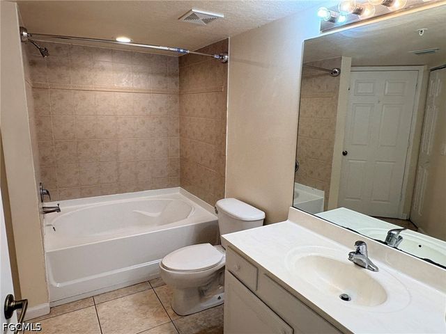 4121 Residence DR 305, Fort Myers, FL 33901