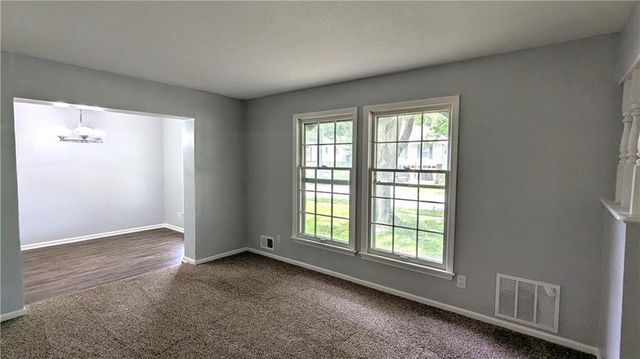 8919 Stark Avenue, Kansas City, MO 64138
