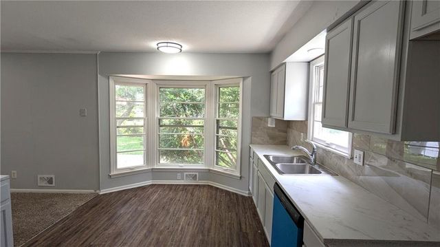 8919 Stark Avenue, Kansas City, MO 64138