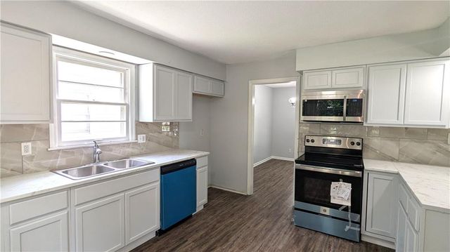 8919 Stark Avenue, Kansas City, MO 64138