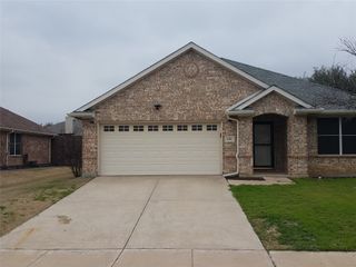 305 Foreston Drive, Roanoke, TX 76262