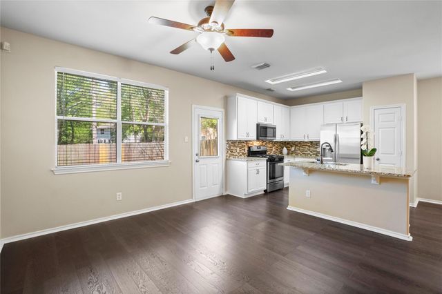 15 Blue Creek Place, The Woodlands, TX 77382