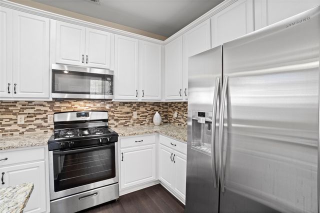 15 Blue Creek Place, The Woodlands, TX 77382