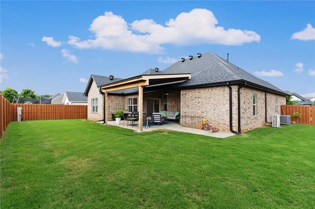 4846 W Townbridge Drive, Fayetteville, AR 72704