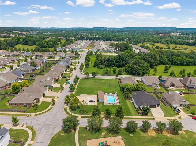 4846 W Townbridge Drive, Fayetteville, AR 72704