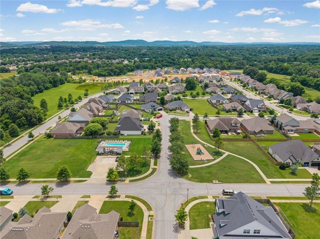 4846 W Townbridge Drive, Fayetteville, AR 72704