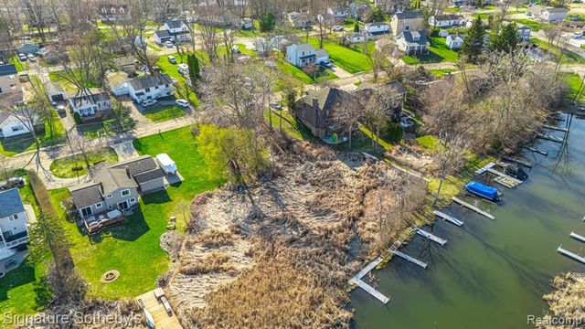 1105 Oregon Boulevard, Waterford, MI 48327