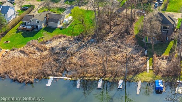 1105 Oregon Boulevard, Waterford, MI 48327