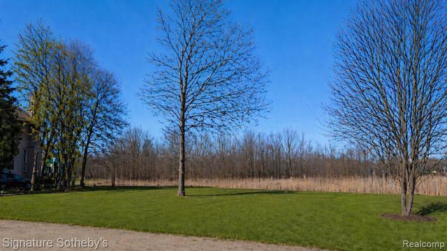 1105 Oregon Boulevard, Waterford, MI 48327
