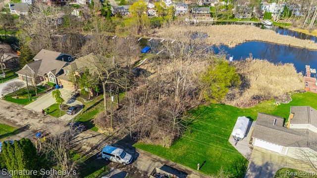 1105 Oregon Boulevard, Waterford, MI 48327