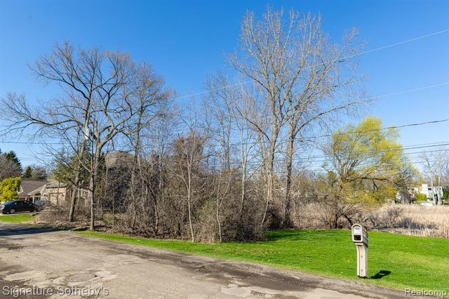 1105 Oregon Boulevard, Waterford, MI 48327