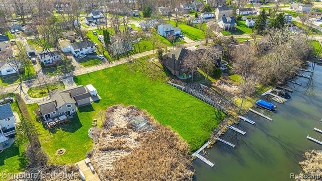 1105 Oregon Boulevard, Waterford, MI 48327