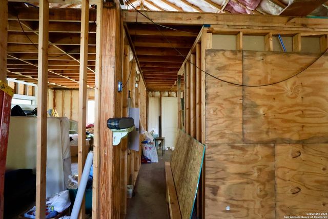 466 County Road 2471, Hondo, TX 78861