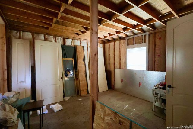 466 County Road 2471, Hondo, TX 78861