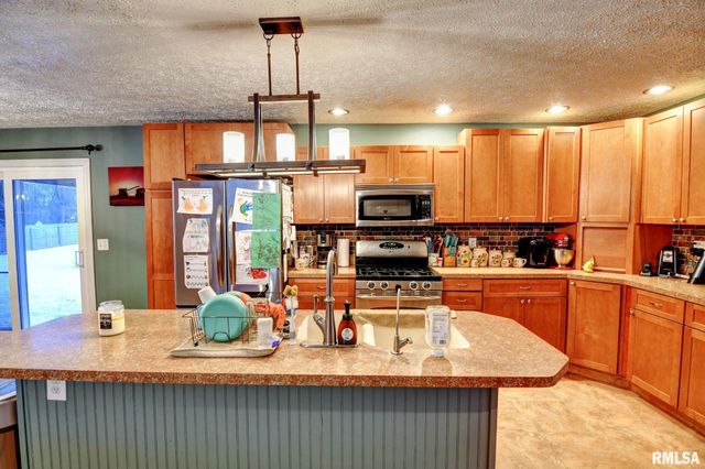 1424 W SUNSET Drive, Taylorville, IL 62568