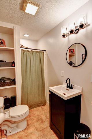 1424 W SUNSET Drive, Taylorville, IL 62568