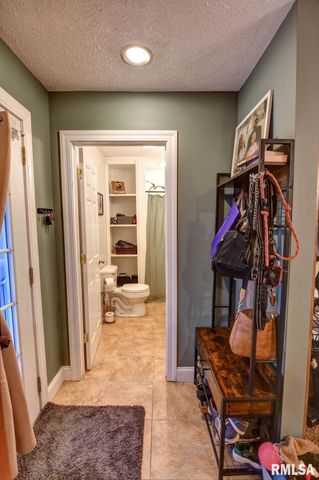 1424 W SUNSET Drive, Taylorville, IL 62568