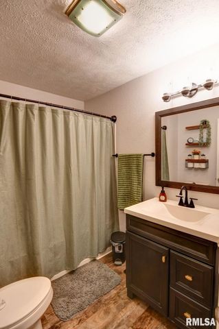 1424 W SUNSET Drive, Taylorville, IL 62568