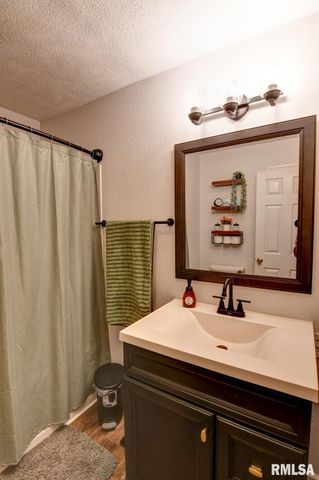 1424 W SUNSET Drive, Taylorville, IL 62568