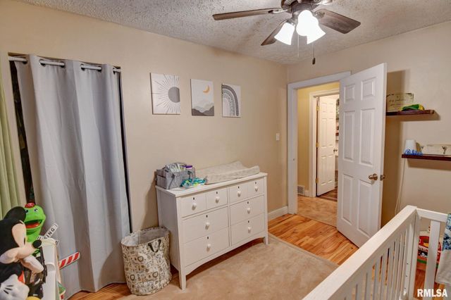 1424 W SUNSET Drive, Taylorville, IL 62568