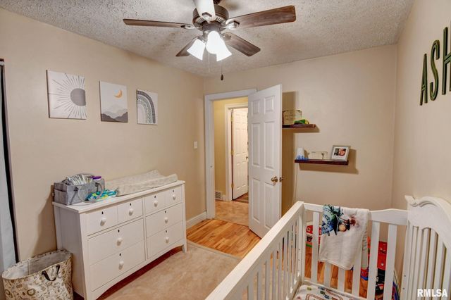 1424 W SUNSET Drive, Taylorville, IL 62568