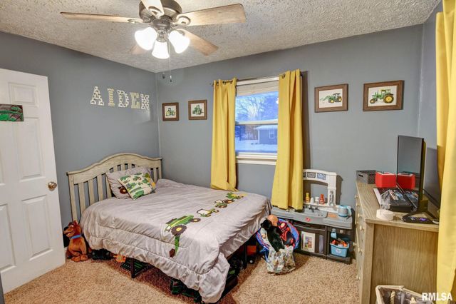 1424 W SUNSET Drive, Taylorville, IL 62568