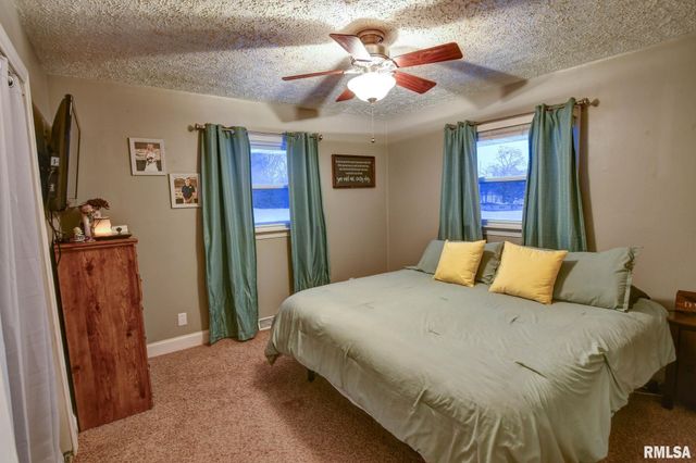 1424 W SUNSET Drive, Taylorville, IL 62568