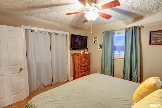 1424 W SUNSET Drive, Taylorville, IL 62568