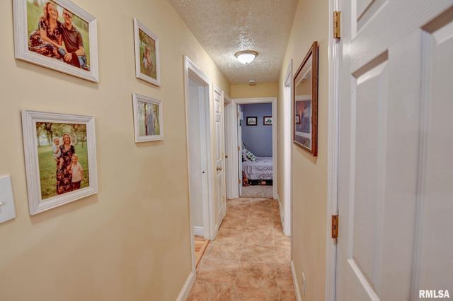 1424 W SUNSET Drive, Taylorville, IL 62568