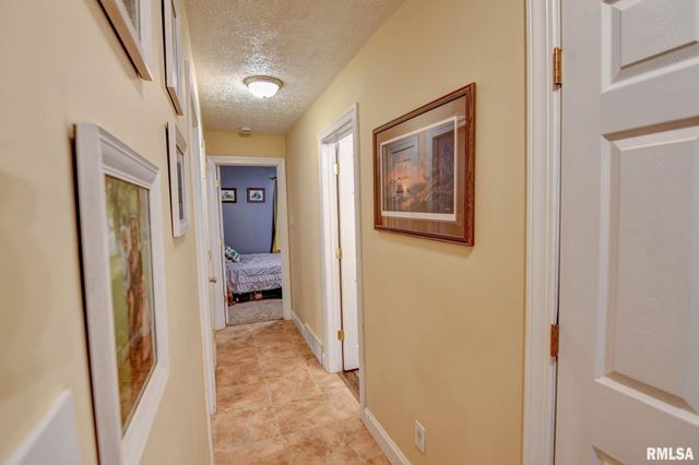 1424 W SUNSET Drive, Taylorville, IL 62568