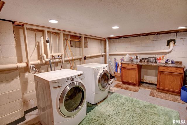 1424 W SUNSET Drive, Taylorville, IL 62568