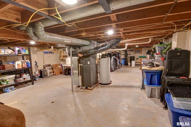 1424 W SUNSET Drive, Taylorville, IL 62568