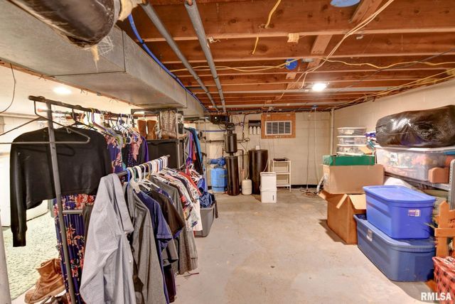 1424 W SUNSET Drive, Taylorville, IL 62568