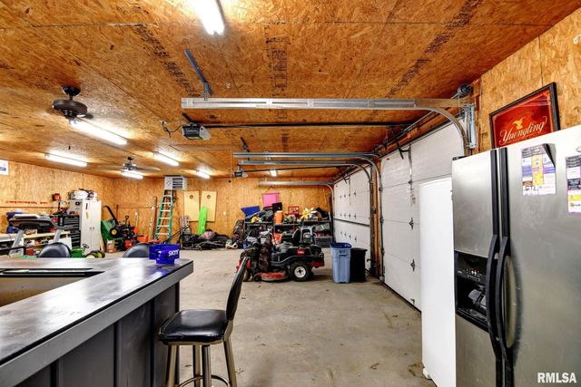 1424 W SUNSET Drive, Taylorville, IL 62568