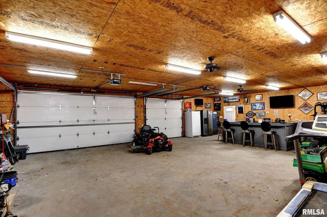 1424 W SUNSET Drive, Taylorville, IL 62568