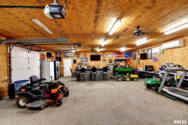 1424 W SUNSET Drive, Taylorville, IL 62568