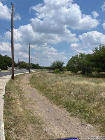 5557 Larkdale Dr, San Antonio, TX 78233
