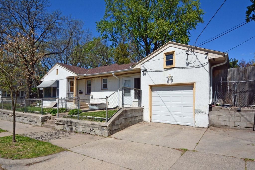 2122 30th Avenue N, Minneapolis, MN 55411