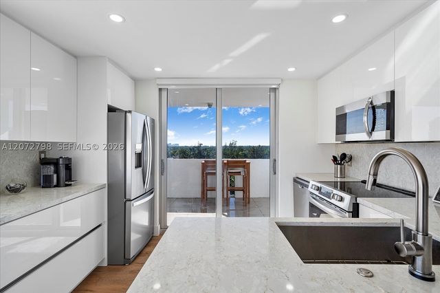 3703 NE 166th St 701, North Miami Beach, FL 33160