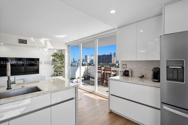 3703 NE 166th St 701, North Miami Beach, FL 33160