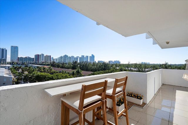 3703 NE 166th St 701, North Miami Beach, FL 33160
