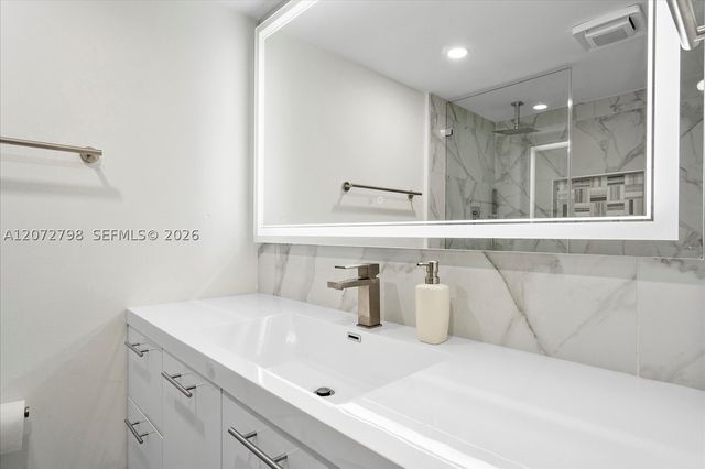 3703 NE 166th St 701, North Miami Beach, FL 33160